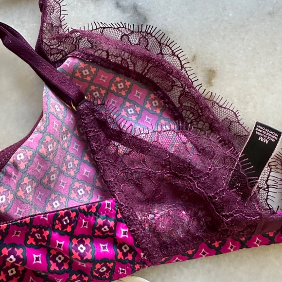 VS BRALETTE BUNDLE MEDIUM - Picture 4 of 5